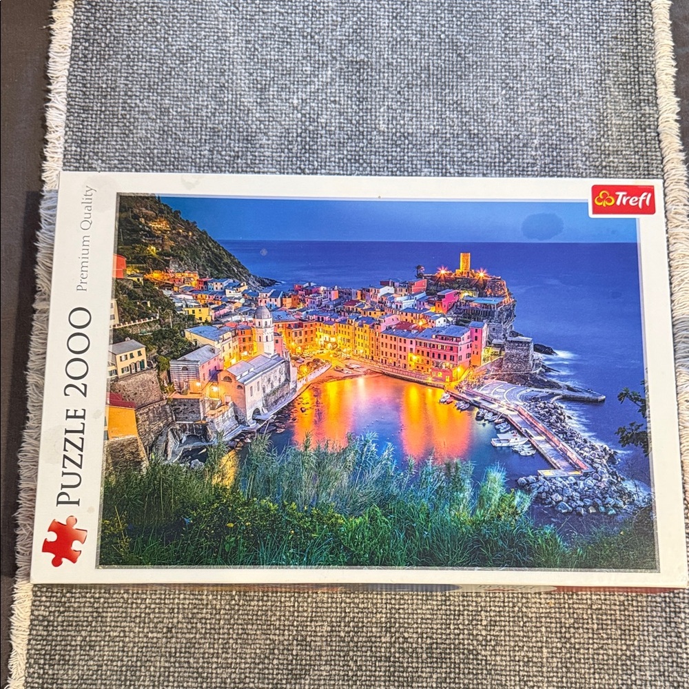 2000-Piece Puzzle - Vibrant Coastal Scene